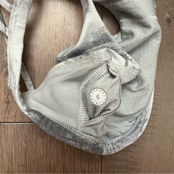 Lululemon Free to be Zen Bra - Picture 4 of 7